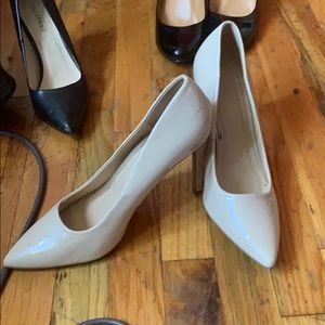 nude pumps